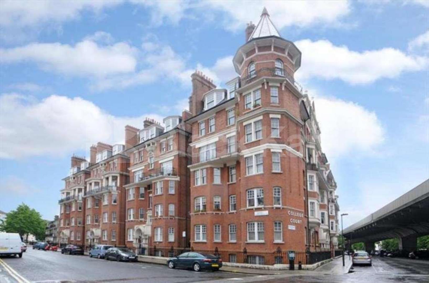 			NEW INSTRUCTION, 1 Bedroom, 1 bath, 1 reception Flat			 Queen Caroline Street, Hammersmith